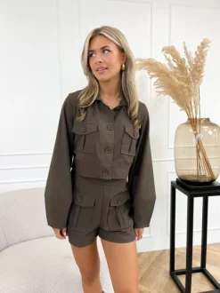 Delia short bruin