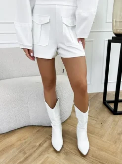 Delia short wit