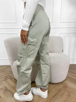 Ela parachute broek licht groen