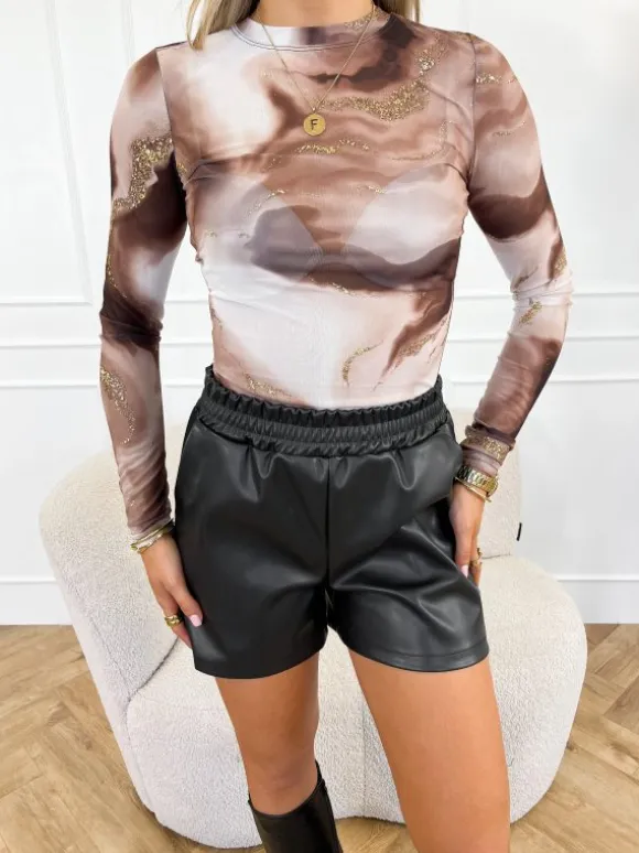 Elora body bruin