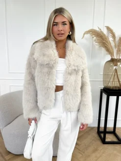 Jolein faux fur jas beige