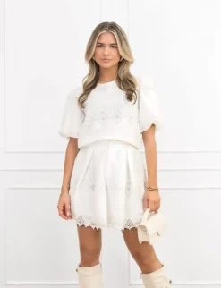 Lovi short wit