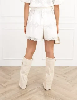 Lovi short wit