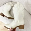 Sandy boots beige